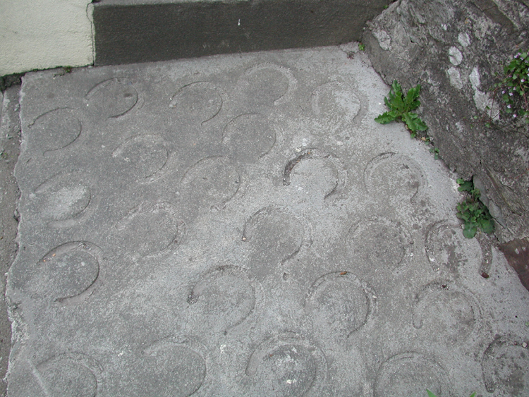 Hoof prints in cement in Bandon.jpg 425.3K